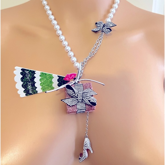 New Betsey Johnson Pearl Crystal Present Convertible Ornament Short  Necklace - Picture 9 of 16